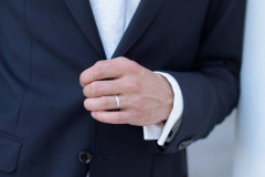 【悲報】年収500万円以上の男性の95%が結婚していた…お前ら「女は嫌い！結婚なんて絶対しない」