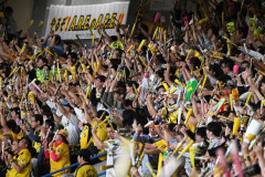 【悲報】阪神ファン、一般人にビールぶちまけるシーンを撮影されSNSで無事炎上ｗｗｗｗｗｗｗｗ