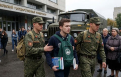ロシアは兵士不足で「入隊しないと退学」「麻薬を仕込まれる」…亡命支援団体に異様な訴えが止まらない！