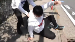 学歴をいじるYouTuber「wakatte tv」が早稲田大生の卒業証書を「滑り止め」と言って地面に置きその上に尻もちをつく過去動画が掘り起こされ炎上⋯早大教授「人としてどうかしている」と激怒