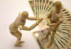 おまえら、親友に「黙って100万貸してくれ！」って土下座されたらどうする？