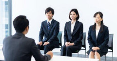 【悲報】面接って話さなくてもスマホと歯見れば大体わかるよな
