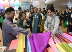 韓服をユネスコ無形文化遺産へ、金恵京夫人が職人・業界関係者を激励…「日常で楽しむ文化に」