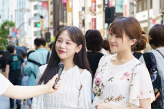 【画像】美人巨胸女子大生、とんでもない格好でインタビューを受けるｗｗｗｗｗｗｗｗ