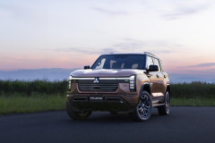 三菱自動車、新型「パジェロ」を世界初公開