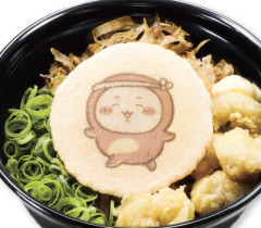 【悲報】ちいかわコラボ中のくら寿司さん、店員が中身を抜いてメルカリで転売www