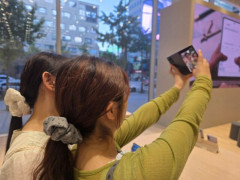 韓国の10～30代女性がFold8へ、“Apple王国”日本でも品切れ…サムスンの「パスポート型」がiPhone離れを促す？