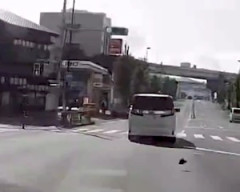 【動画】保険会社が支払いを渋っている事故のドラレコがこちら。