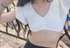 【画像】ミニスカ女子、鏡張りの床に立ってしまいおま■こが・・・