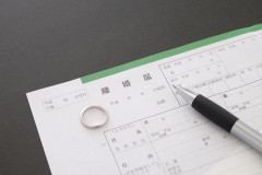 俺「もう離婚するしかない！」娘「しくしく…」俺「しばらくはつらいだろうな…」