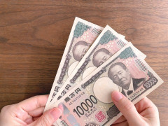 ワイ「ほいよ今月のお賃金」(30万)ヨッメ「はい今月の小遣い」(3万)