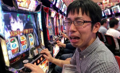 パチスロ打ちながら泣いた事あるやつ・泣いてるのを見た事あるやつ