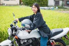 【悲報】バイク女子さん、立ちゴケして号泣ｗｗｗｗｗｗｗｗｗｗ
