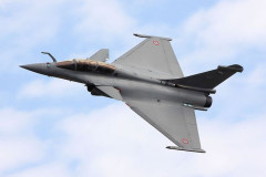 フランス軍ラファール戦闘機の最新型「F4」が日本に初飛来…15日から百里基地などで日仏共同訓練！