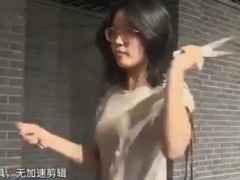 ほとんど回転させずに投げナイフを次々に放つ、中国の武術スタジオの演武「真似しないでください」【海外の反応】