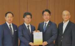 「自衛隊へ外国人登用検討を」　笹川平和財団が小泉防衛相に提言