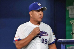 落合中日「2年に1回優勝します。優勝逃しても基本2位です」名古屋人「そう…」(スタンドガラガラ)