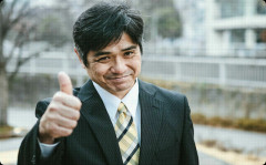 外回り中、通りかかった高校生の女の子を見た上司「俺の娘があの子達と同じくらいでさぁ…」→ 続い