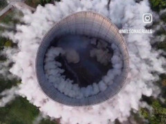 ドローンで真上から撮った爆破解体、冷却塔が円形のまま落ちていく「11件と言ったよな？」【海外の反応】