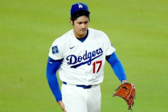 【悲報】大谷翔平、今季投手復帰絶望か…ロバーツ監督が言及