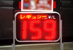 【悲報】ガソリンの価格、下がらない