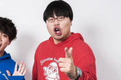【画像】wakatte.tvの赤メガネ、ムキムキすぎるwwwwwwwwwwwwwwwwww