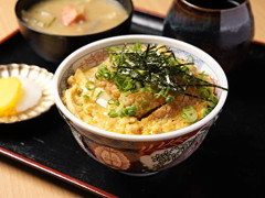 カツ丼のトンカツってサクサクがいい？ジューシーがいい？