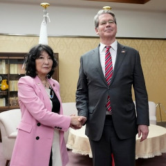 ベッセント「高市の周りにいる謎の経済顧問が円安を望んでる。意味がわからない」