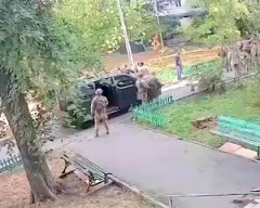 【動画】ウクライナ軍とウクライナ治安機関が銃撃戦をしてしまうｗｗｗ