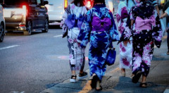 女って急に立ち止まるよな