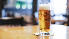 昔ビールCM「ゴッッ…ゴッッ…ゴッッ…あ゛ぁ゛～っ！！」ｼﾞｮｯｷﾀﾞｧｧｧﾝｯ!!太陽ﾋﾟｶｰｯ!!汗ﾀﾞﾗｧｰｯ!!蝉ﾐﾝﾐｰﾝ!!⇒ｗ