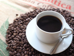 【朗報】コーヒーを毎日飲むと寿命が「2年」も延びる？研究で分かったこと
