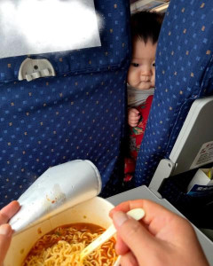 【画像】機内でラーメン食った結果ｗｗｗｗｗｗｗｗｗｗｗｗｗｗｗｗｗｗｗｗｗ