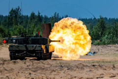 ラトビア駐留のNATO多国籍旅団、各国の戦車部隊が実弾射撃訓練を実施！