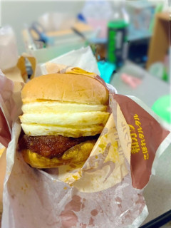 【画像】ケンタッキーのトリプル月見バーガー、レベチｗｗｗｗｗｗｗｗｗｗｗｗｗｗｗｗｗｗ