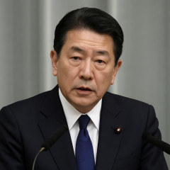小泉防衛相、外国人の自衛隊登用否定 笹川財団提言に   |  じゃあ徴兵制しかないじゃん