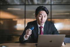 【悲報】Googleクチコミ「受付のオバサンの態度最悪でした！」店「ババアはクビにしました！」⇒ｗ