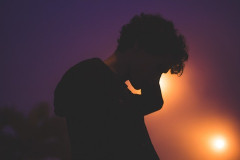 【悲報】弱者男性、闇を抱えていた・・・　👈😨🫵