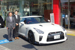 【悲報】高級車7台持ち美人YouTuber、日産「入庫拒否」に「1ユーザーとして困ってます」も視聴者反発