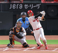 カープ中村奨成、3塁打！今季3度目のラストチャンスで奮起！！