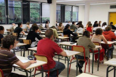 【悲報】フランスの学校で「女は金目当てで要求が多い」という偏見に基づく差別的な思想が横行