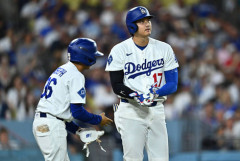 【悲報】大谷翔平、腕と膝に続き首まで痛めてしまう