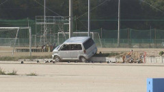 【動画】高2が学校のグラウンドで軽自動車を乗り回し横転して助手席の一人が死んだ事故映像