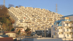 【画像】横浜に要塞みたいなマンションあるよな
