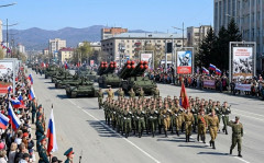 ロシア・サハリン州で「対日戦勝記念日」の式典を開催…旧日本軍との戦闘の再現劇も！