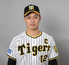 【悲報】 阪神タイガース坂本さん、ヤクルトオスナ復帰で警戒してたら違う外国人に殴られてしまう