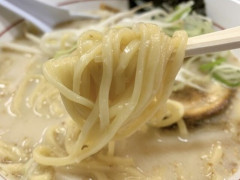 俺が大きな音でラーメンをすすると、3ヶ月の息子が泣き止んだんだが…
