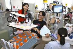 【謎】厚生労働省「最近の若者は献血に全く行かない。意味が分からん」