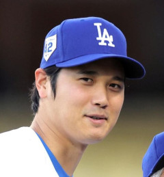 32歳大谷翔平に「異変」…左膝炎症に続き首にも違和感　今季の二刀流復帰は不透明