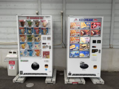 【悲報】近所のセブンティーンアイス、隣にライバル店ができる
